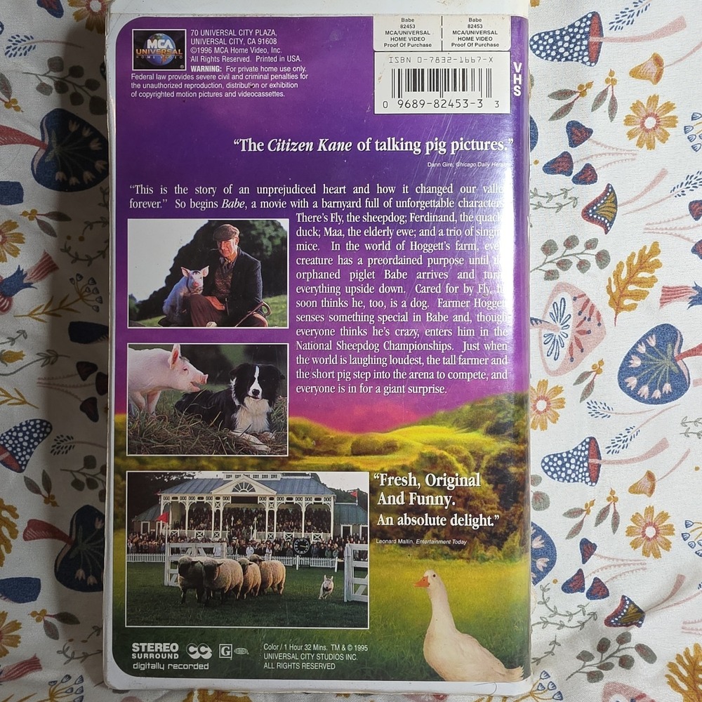 MCA Universal Babe VHS Tape Kids Family Movie Purple Clamshell 1995 Vintage - Picture 2 of 5